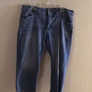Chaps Ladies capri’s